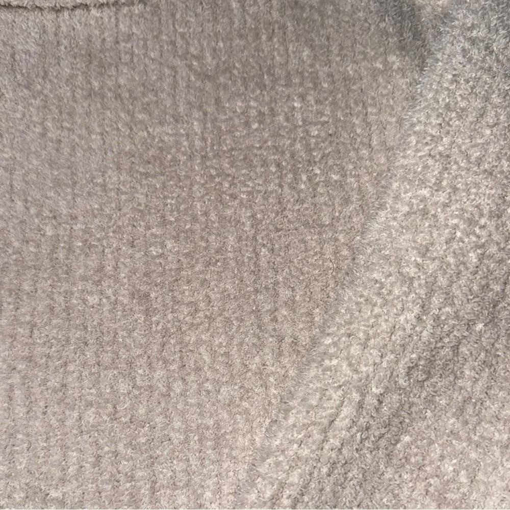See clip 😍 New Barefoot Dreams Cozychic Button Placket Pullover. NWOT - Picture 15 of 17